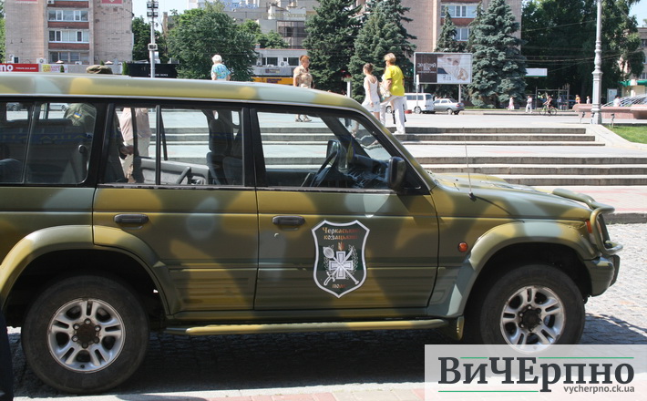 З миру по нитці: волонтери відправлять в зону АТО автомобіль для Нацгвардії