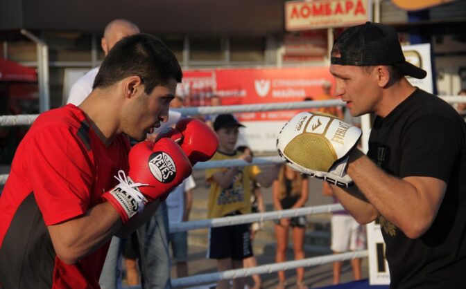 У Черкасах боксери влаштували відкрите тренування