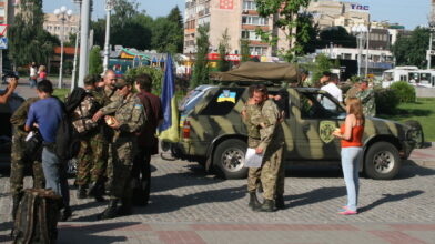 На Соборній площі Черкас рідні та близькі зустрічали своїх героїв із зони АТО (ФОТО)