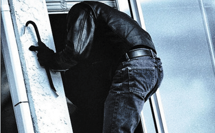 Зловмисник викрав три щитові конструкції до електростанції