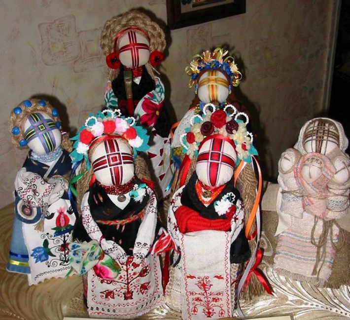 У Києві презентували унікальних чигиринських ляльок-наречених