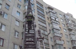 Рятувальники допомогли матері потрапити до зачиненої кімнати де знаходилися малолітня дитина