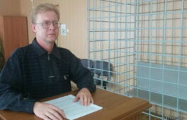 Російський суд виніс вирок шкільному вчителеві, який дописував у черкаську газету