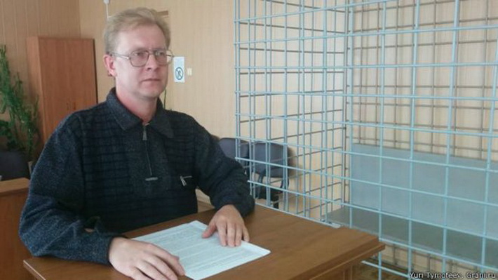 Російський суд виніс вирок шкільному вчителеві, який дописував у черкаську газету