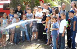 Рятувальники та бійці АТО завітали до літнього табору