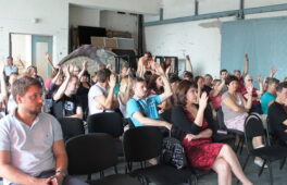 Актори Черкаського драмтеатру проголосували за звільнення Сергія Проскурні (відео)