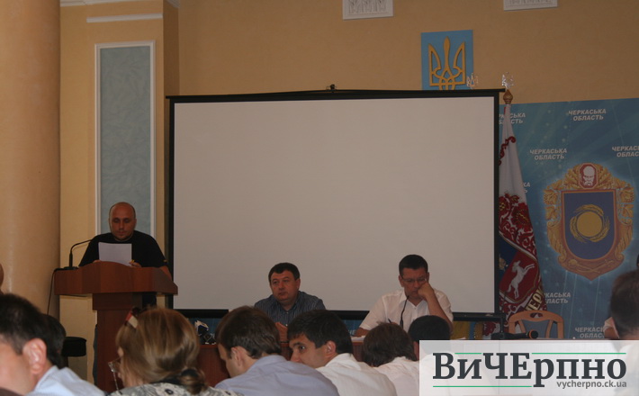 У Черкасах розберуться, заважали чи ні квіткові павільйони гасити пожежу в драмтеатрі