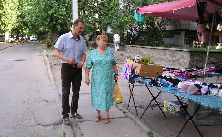 Заручниками місцевого базару стали сотні мешканців району Сєдова