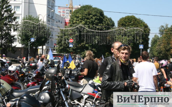 Черкасами проїхала колона із півтори тисячі байкерів (ВІДЕО)