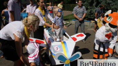 Патріотичні, веселі, жартівливі – Черкасами вчетверте пройшов парад візочків (ФОТО)