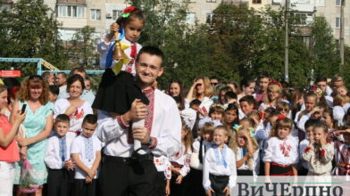Черкаські школи небувало патріотично зустріли День знань (ФОТО)