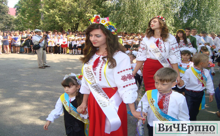 Як святкували перше вересня у Гельмязівській школі (ФОТОРЕПОРТАЖ)