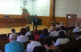 Радуцький зустрівся з колективом Третьої міської лікарні