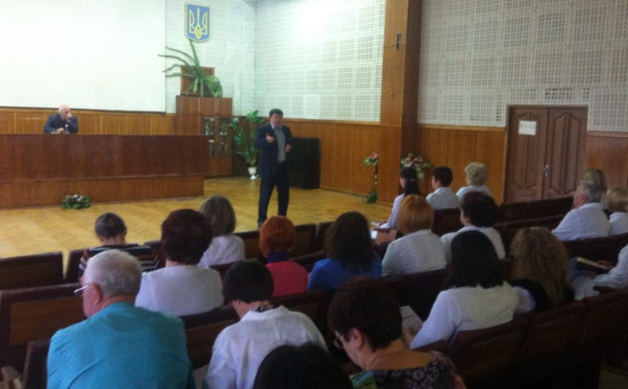 Радуцький зустрівся з колективом Третьої міської лікарні