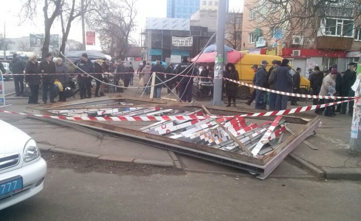 «Поведінка власника в цій ситуації викликає повагу», –  постраждалі від падіння білборду