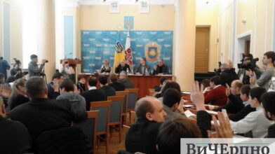 З великими потугами депутати міськради таки проголосували за податки та збори у 2016 році