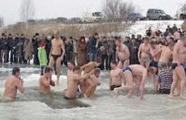 Як безпечно занурюватися у крижану воду черкащанам пояснювали рятувальники