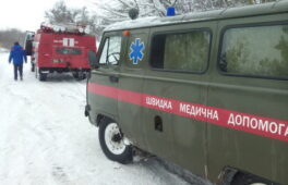 У Смілі рятувальники допомогли кареті швидкої дібратися до хворого