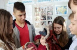 Канівські школярі зібрали одяг і харчі для АТОвців