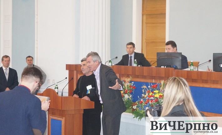 «Якщо керівник не в змозі виконати доручення, нехай добровільно пише заяву», – міський голова