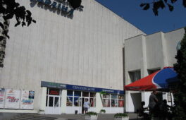 Колекції Сиволапа знайшли «цікаве» місце в кінотеатрі «Україна»
