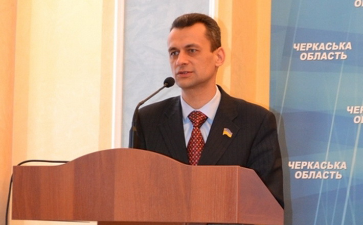 Поки Отрешку не оголосять підозру, він перебуватиме на посаді