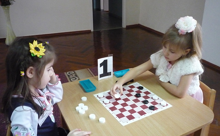У вмінні грати в шашки змагалися черкаські дошкільнята