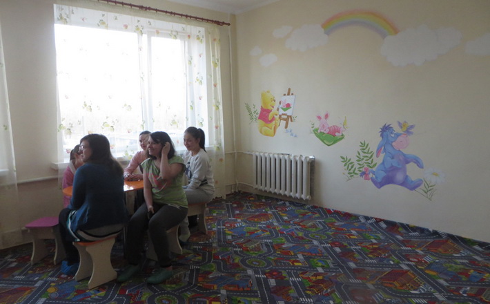 Стіни неврологічного відділення Черкаської міської дитячої лікарні розфарбували юні художники