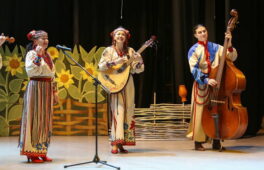 У Будинку ім. І. Кулика відбувся концерт ансамблю народної пісні “Ярославна” (ФОТО)