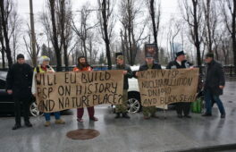 В Києві активісти продовжують акцію протесту проти будівництва Канівської ГЕС