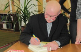 Микола Лисенко презентував книгу про коріння шевченкового роду