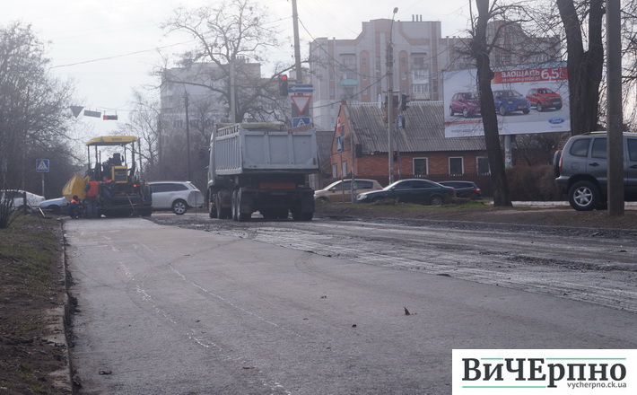 Вулицю Пастерівську ремонтують в комплексі