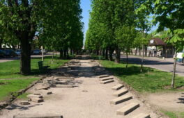 На головній алеї Черкас встановлюють бордюри