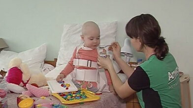 Трирічна Арінка потребує допомоги небайдужих