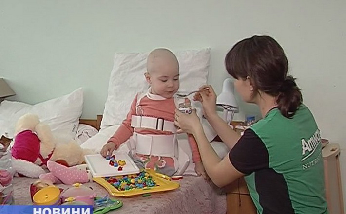 Трирічна Арінка потребує допомоги небайдужих