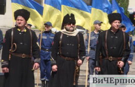 І у вишиванках, і у камуфляжах –  черкащани в Долині троянд вшановують героїв Холодного Яру