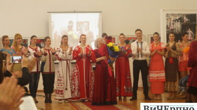 Народна майстриня Олександра Теліженко презентувала благодійний показ колекції одягу