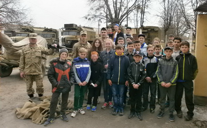 Золотоніська молодь завітала на екскурсію до військової частини