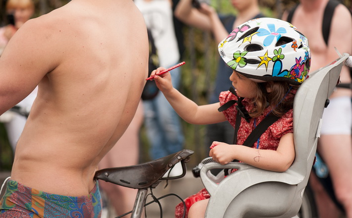 «Настільки голий, наскільки сміливий»: у Черкасах пройде перший в країні голий велопарад