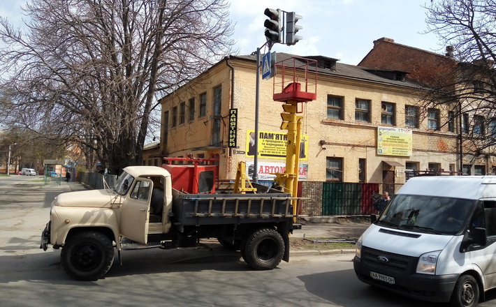 Пошкоджений світлофор в Умані відновлено