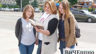 Черкасці на вулиці читали вірші сучасного поета (ВІДЕО)