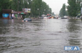 Чиновник пояснив, чому біля “Літака” знову “море”