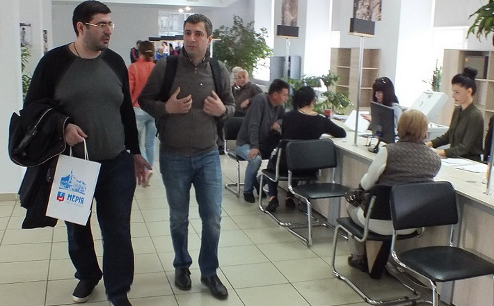Грузини в Черкасах розповідали, як у них на батьківщині працює громадський транспорт