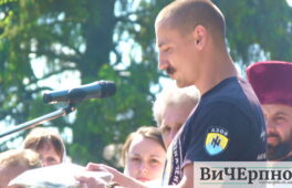 “Книга, яка вціліла на війні – це знак Шевченка нашим воїнам” – азовець