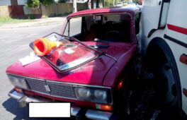 У Черкасах автобус “поцілувався” з легковиком