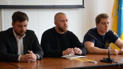 За Україну і проти капітуляції – “азовці” кличуть на марш в Київ