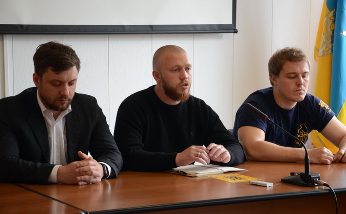 За Україну і проти капітуляції – “азовці” кличуть на марш в Київ
