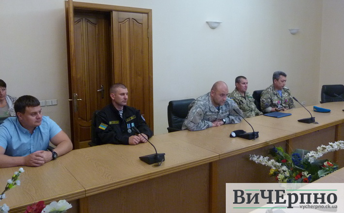 8 АТОвців отримали сьогодні документи на землю