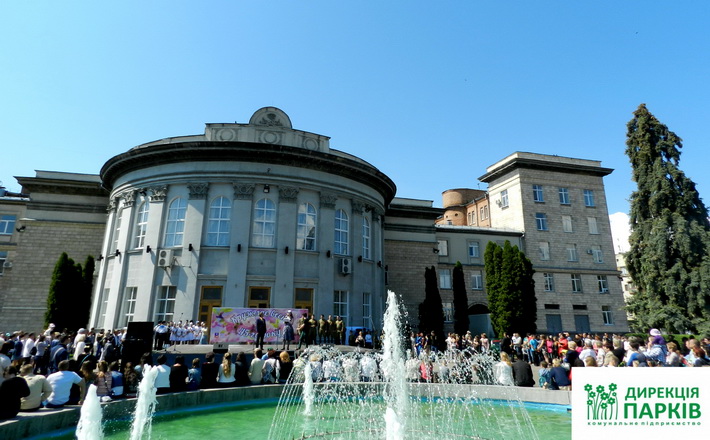 У сквері за ОДА черкащани відсвяткують День Конституції