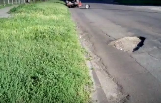 У Службі автомобільних доріг розповіли, як борються з ямковістю